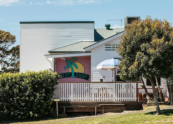 Cape Breeze - 5 Bedroom Home With Headland Views Byron Bay
